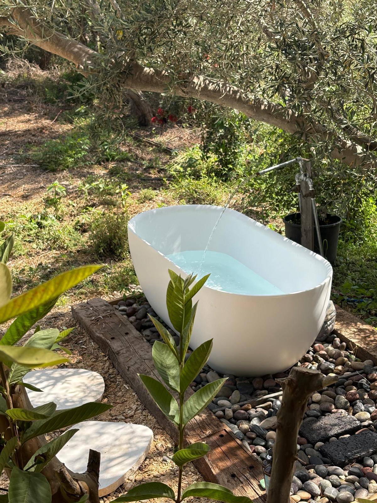 The outdoor bath, filled
